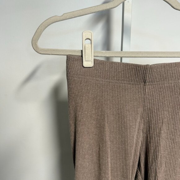 Old Navy Taupe Ribbed Leggings - Picture 3 of 3